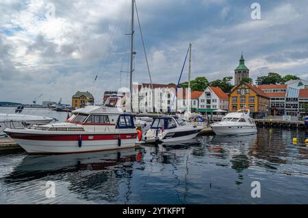 STAVANGER, NORWEGEN - 14. JULI 2014: Blick auf den Hafen von Stavanger, Norwegen Stockfoto