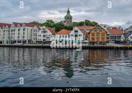 STAVANGER, NORWEGEN - 14. JULI 2014: Blick auf den Hafen von Stavanger, Norwegen Stockfoto