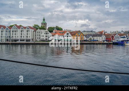 STAVANGER, NORWEGEN - 14. JULI 2014: Blick auf den Hafen von Stavanger, Norwegen Stockfoto