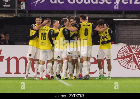 Rotterdam, Niederlande. Dezember 2024. ROTTERDAM, NIEDERLANDE - 7. DEZEMBER: Raul Paula von NAC Breda, Fredrik Oldup Jensen von NAC Breda, Max Balard von NAC Breda, Boyd Lucassen von NAC Breda, Elias Omarsson von NAC Breda, Clint Leemans von NAC Breda, Jan van den Bergh von NAC Breda feiert 2024 (Foto von Hans van der Valk/Orange Pictures) Credit: Orange Pics BV/Alamy Live News Stockfoto