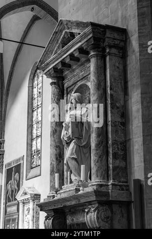 Florenz, Italien - 6. April 2022: Innenausstattung der Kathedrale von Florenz, Cattedrale di Santa Maria del Fiore in Florenz, Italien. Das Gebäude war es Stockfoto