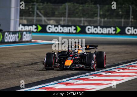 Yas Marina, Abu Dhabi. Dezember 2024. 12/7/2024 - Max Verstappen (NED) - Oracle Red Bull Racing - Red Bull RB20 - Honda RBPT während der Samstagssitzung der Formel 1 Etihad Airways Abu Dhabi Grand Prix 2024, Yas Marina, Abu Dhabi 6-8 Dezember 2024 (Foto: Alessio de Marco/SIPA USA) Credit: SIPA USA/Alamy Live News Stockfoto