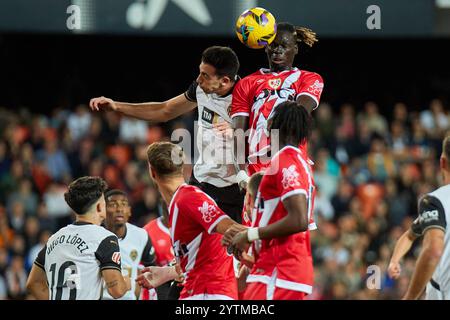 Valencia, Spanien. Dezember 2024. MADRID, SPANIEN - 7. DEZEMBER: Path Ciss Central erzielt beim LaLiga EA Sports Spiel zwischen Valencia CF und Rayo Vallecano im Mestalla Stadium am 7. Dezember 2024 in Valencia. (Foto von Jose Torres/Photo Players Images/Magara Press) Credit: Magara Press SL/Alamy Live News Stockfoto