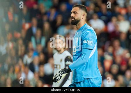 Valencia, Spanien. Dezember 2024. MADRID, SPANIEN - 7. DEZEMBER: Giorgi Mamardashvili Torhüter des Valencia CF sieht beim LaLiga EA Sports Spiel zwischen Valencia CF und Rayo Vallecano am 7. Dezember 2024 im Mestalla Stadion in Valencia, Spanien, zu. (Foto von Jose Torres/Photo Players Images/Magara Press) Credit: Magara Press SL/Alamy Live News Stockfoto