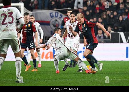 Genua, Italien. Dezember 2024. Serie A, Tag 15, Stadio Ferraris, Genua, Genua - Turin, auf dem Foto: Thorsby und Linetty während des Spiels Genua CFC gegen Torino FC, italienische Fußball Serie A in Genua, Italien, 07. Dezember 2024 Credit: Independent Photo Agency/Alamy Live News Stockfoto