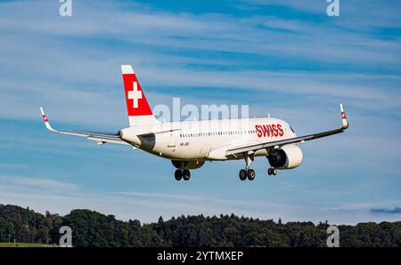 Zürich, Schweiz, 6. September 2024: Ein Airbus A320-271N (Airbus A320neo) von Swiss International Airlines ist auf dem letzten Anflug zum Flughafen Zürich. Regi Stockfoto