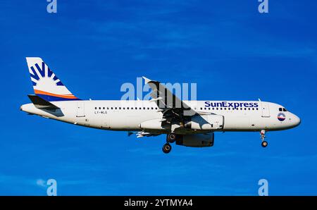 Zürich, Schweiz, 6. September 2024: Ein SunExpress Airbus A320-232 ist auf dem letzten Anflug zum Flughafen Zürich. Registrierung LY-MLG. (Foto: Andreas Haas/di Stockfoto