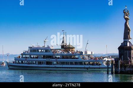 Konstanz, 7. September 2024: Das Motorschiff München (MS München) fährt an der Imperia-Statue vorbei auf den Bodensee. (Foto: Andreas Haas/Dieb Stockfoto