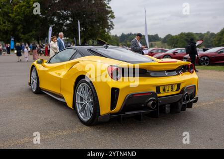 2019 Ferrari 488 Pista auf der Automobilausstellung Salon Privé Concours d’Elégance im Schloss Blenheim. Stockfoto