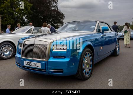 2015 Rolls-Royce Phantom, ausgestellt auf der Salon Privé Concours d’Elégance Autoshow 2024 im Blenheim Palace. Stockfoto