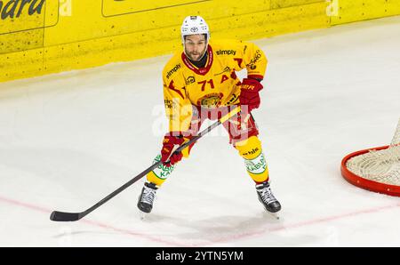 Kloten, Schweiz, 30. November 2024: #71 Julian Schmutz, Stürmer SCL Tigers. (Foto: Andreas Haas/dieBildmanufaktur) Stockfoto