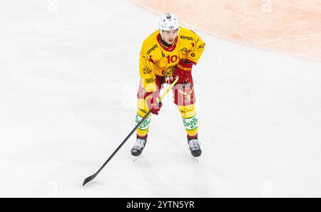 Kloten, Schweiz, 30. November 2024: #10 Joshua Fahrni, Forward SCL Tigers. (Foto: Andreas Haas/dieBildmanufaktur) Stockfoto