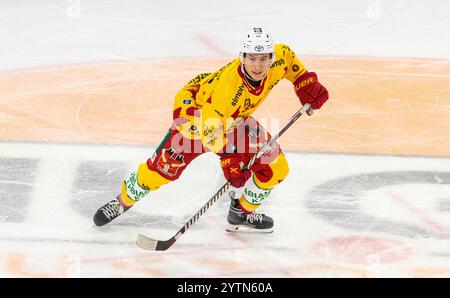 Kloten, Schweiz, 30. November 2024: #94 Patrick Petrini, Stürmer SCL Tigers. (Foto: Andreas Haas/dieBildmanufaktur) Stockfoto