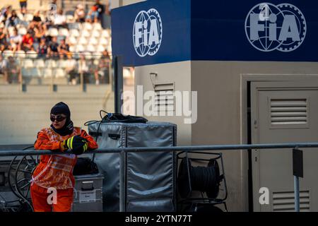 7. Dezember 2024, Abu Dhabi, Singapur, Vereinigte Arabische Emirate: Marshal am Samstag beim Formel 1-Grand Prix von Abu Dhabi 2024 auf dem Yas Marina Circuit. (Credit Image: © Antoine Lapeyre/ZUMA Press Wire) NUR REDAKTIONELLE VERWENDUNG! Nicht für kommerzielle ZWECKE! Stockfoto