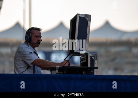 7. Dezember 2024, Abu Dhabi, Singapur, Vereinigte Arabische Emirate: FIA-Offizieller am Samstag beim Formel 1-Grand Prix von Abu Dhabi 2024 auf dem Yas Marina Circuit. (Credit Image: © Antoine Lapeyre/ZUMA Press Wire) NUR REDAKTIONELLE VERWENDUNG! Nicht für kommerzielle ZWECKE! Stockfoto