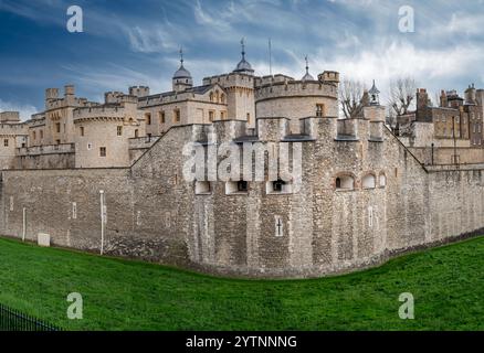 Der Tower of London, offiziell her Majesty's Royal Palace, ist eine historische Burg im Zentrum Londons. Stockfoto