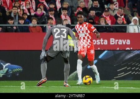 7. Dezember 2024; Estadi Montilivi, Girona, Spanien, spanischer La Liga Fußball, Girona gegen Real Madrid; Asprilla von Girona gegen Mendy von Madrid Stockfoto