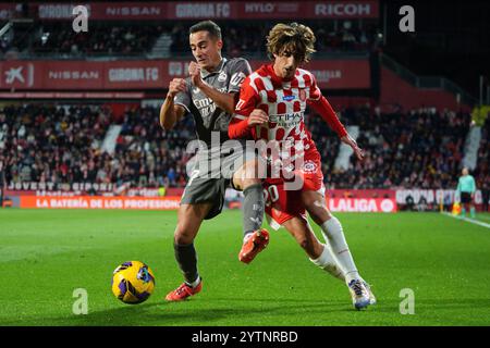 7. Dezember 2024; Estadi Montilivi, Girona, Spanien, spanischer La Liga Fußball, Girona gegen Real Madrid; Bryan von Girona wird von Lucas Vázquez aus Madrid herausgefordert Stockfoto