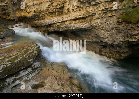 Wasserfall im Johnston Canyon im Banff National Park, Alberta Stockfoto