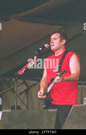 New Orleans, LA, USA – 25. April 2004: Johnny Clegg tritt auf der Congo Square Stage auf. Stockfoto