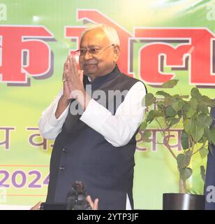 Patna, Indien. Dezember 2024. PATNA, INDIEN - 6. DEZEMBER: Bihar-Chef Nitish Kumar, nachdem er am 6. Dezember 2024 die Patna Buchmesse in Gandhi Maidan in Patna, Indien, eingeweiht hatte. (Foto: Santosh Kumar/Hindustan Times/SIPA USA) Credit: SIPA USA/Alamy Live News Stockfoto