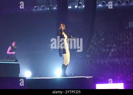 Padua, Italien - 7. Dezember 2024: Alessandra Amoroso tritt live in der Kioene Arena in Padua auf, für ihre Fino a qui in Tour 2024. Credit: Mariano Montella/Alamy Live News Stockfoto