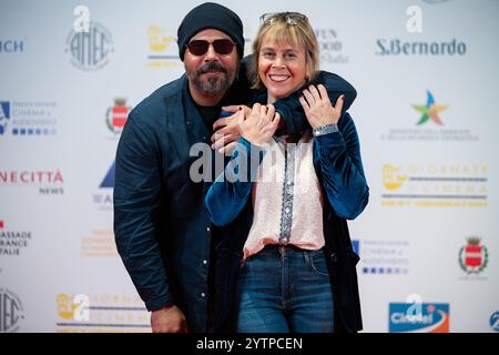 Sorrent, Italien. Dezember 2024. Marco D'Amore und Cécile Allegra nehmen an dem Fotocall während der 47. Giornate di Cinema 2024 Teil. (Foto: Andrea Gulí/SOPA Images/SIPA USA) Credit: SIPA USA/Alamy Live News Stockfoto