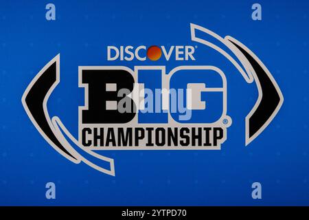 Indianapolis, Indiana, USA. Dezember 2024. Eine allgemeine Ansicht des Big Ten Championship Logos vor der NCAA-Fußballspiel-Action zwischen den Penn State Nittany Lions und den Oregon Ducks im Lucas Oil Stadium in Indianapolis, Indiana. John Mersits/CSM/Alamy Live News Stockfoto