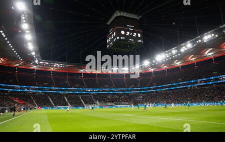 Frankfurt Am Main, Deutschland Dezember 2024. Bild: V.l. Anzeigewuerfel, 07.12.2024, Fussball, Bundesliga, Eintracht Frankfurt - FC Augsburg, GER, Frankfurt am Main, Deutsche Bank Park, DFL-VORSCHRIFTEN VERBIETEN JEDE VERWENDUNG VON FOTOGRAFIEN ALS BILDSEQUENZEN UND/ODER QUASI-VIDEO. Quelle: HMB Media/Alamy Live News Stockfoto