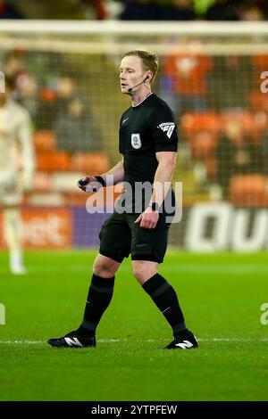 Oakwell Stadium, Barnsley, England - 7. Dezember 2024 Schiedsrichter Thomas Parsons - während des Spiels Barnsley gegen Birmingham City, Sky Bet League One, 2024/25, Oakwell Stadium, Barnsley, England - 7. Dezember 2024 Credit: Arthur Haigh/WhiteRosePhotos/Alamy Live News Stockfoto