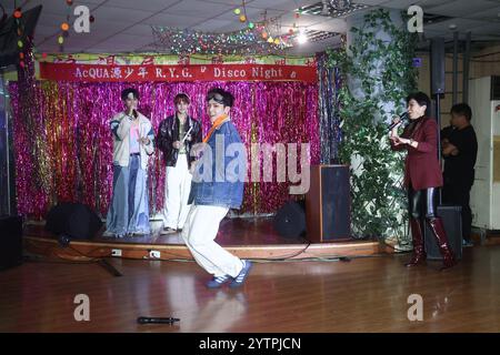 TAIPEI, CHINA - 6. DEZEMBER 2024 - Acqua R.Y.G., bestehend aus Lin Yujia, Always You and Trunk Texts und Wang Tsai-hua, einer taiwanesischen Hokkien-weiblichen Sünde Stockfoto