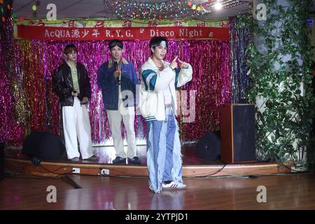 TAIPEI, CHINA - 6. DEZEMBER 2024 - Acqua R.Y.G., bestehend aus Lin Yujia, Always You und Trunkene Texte, nahmen an der Veröffentlichung des neuen Songs des Dynami Teil Stockfoto
