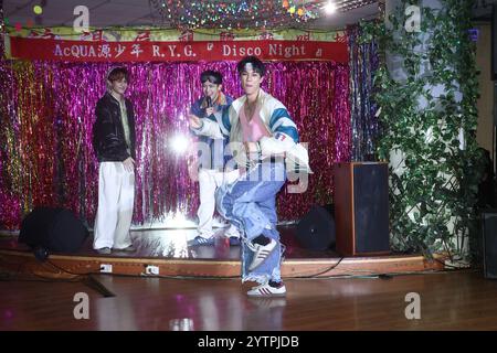 TAIPEI, CHINA - 6. DEZEMBER 2024 - Acqua R.Y.G., bestehend aus Lin Yujia, Always You und Trunkene Texte, nahmen an der Veröffentlichung des neuen Songs des Dynami Teil Stockfoto
