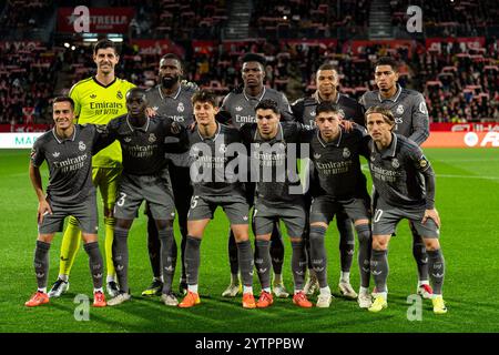 Girona, Spanien. Dezember 2024. Real Madrid Spieler posieren für die Fotografen vor dem Fußballspiel La Liga zwischen Girona FC und Real Madrid CF am 7. Dezember 2024 im Montilivi Stadion in Girona, Spanien. Foto: Siu Wu Credit: dpa/Alamy Live News Stockfoto