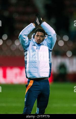 Girona, Spanien. Dezember 2024. Jude Bellingham von Real Madrid feiert den Sieg nach dem LaLiga-Fußballspiel zwischen Real Madrid und Girona FC am 7. Dezember 2024 in Girona, Spanien. Quelle: Joan Gosa/Xinhua/Alamy Live News Stockfoto