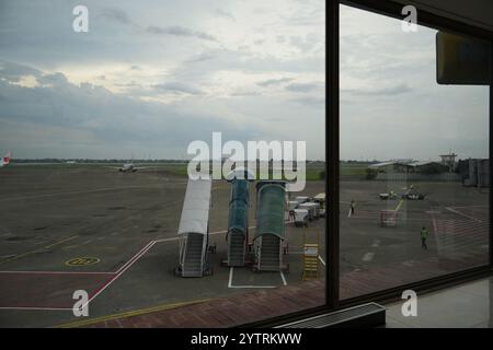 Jakarta, Indonesien, 22. November 2024: flughafenflucht am internationalen Flughafen soekarno hatta Stockfoto