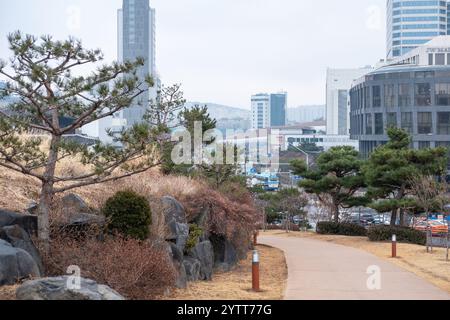 Seoul, Südkorea - 19. Februar 2023: Blick auf die Stadt vom Heunginjimun Park in der Gegend Dongdaemun in Seoul Stockfoto