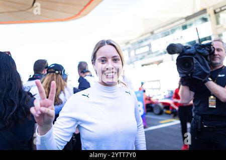 Abu Dhabi, VAE. Dezember 2024. MARTI Nerea (Spa), Campos Racing, Tatuus F4-T-421, Porträt während der 7. Runde der F1 Academy 2024 vom 6. Bis 8. Dezember 2024 auf dem Yas Marina Circuit in Abu Dhabi, Vereinigte Arabische Emirate - Foto Sebastian Rozendaal/Dutch Photo Agency/DPPI Credit: DPPI Media/Alamy Live News Stockfoto