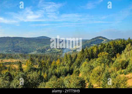 Hohe Berggipfel, Panorama der schlesischen Beskiden, Berglandschaft Stockfoto