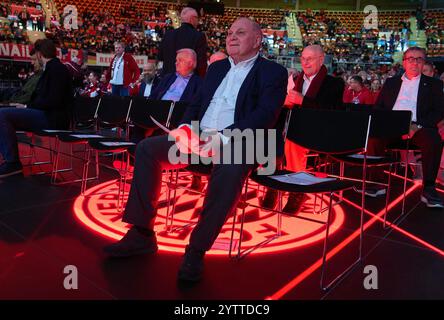 München, Deutschland. Dezember 2024. Uli HOENESS (ehemaliger FCB-Präsident), Ehrenpraesident, bei der Jahreshauptversammlung des FC BAYERN München im BMW Park München, 8. Dezember 2024, Saison 2024/2025, Fotograf: ddp Images/STAR-Images Credit: ddp Media GmbH/Alamy Live News Stockfoto