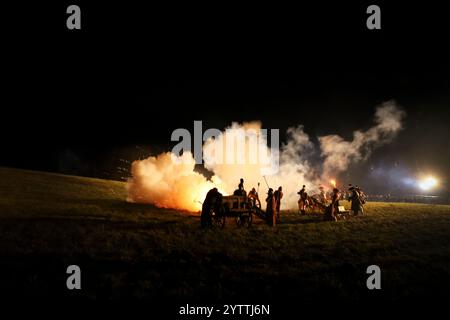 Explosionen und Rauch von Kanonen und Gewehren der napoleonischen Truppen in der Schlacht von Austerlitz am 2. Dezember 1805. Künstlerische Fotos Stockfoto