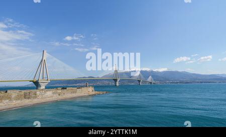 Rio-Antirrio Hängebrücke über die Meerenge des Golfs von Korinth, Patras, Peloponnes, Griechenland Stockfoto