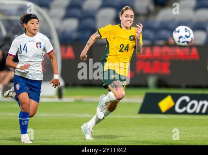 Geelong, Australien. Dezember 2024. Der Australier Sharn Freier wurde während des Freundschaftsspiels gegen die Matildas und Chinesisch Taipeh in Aktion gesehen. Abschiedsspiel für die australische Clare Polkinghorne. Endpunktzahl Australien 6 – Chinesisches Taipeh 0. (Foto: Olivier Rachon/SOPA Images/SIPA USA) Credit: SIPA USA/Alamy Live News Stockfoto