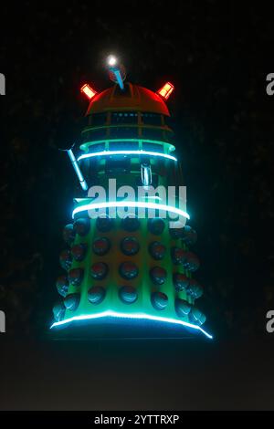 Dalek Film Requisiten aus der TV-Serie Doctor Who auf der Inner Space Stations Service Station in York, North Yorkshire, Großbritannien Stockfoto