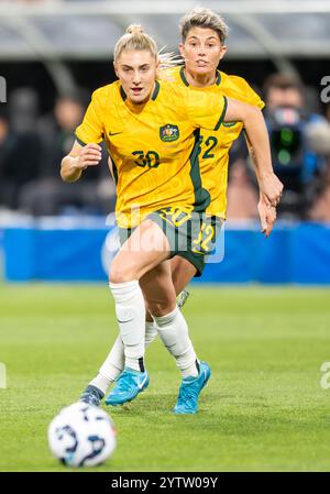 Geelong, Australien. Dezember 2024. Der Australier Remy Siemsen wurde während des Freundschaftsspiels gegen die Matildas und Chinesisch Taipeh in Aktion mit dem Ball gesehen. Abschiedsspiel für die australische Clare Polkinghorne. Endpunktzahl Australien 6 – Chinesisches Taipeh 0. Quelle: SOPA Images Limited/Alamy Live News Stockfoto