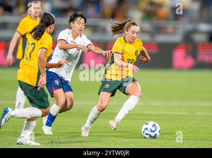 Geelong, Australien. Dezember 2024. Die australische Laura Hughes wurde während des Freundschaftsspiels gegen die Matildas und Chinesisch Taipeh in Aktion gesehen. Abschiedsspiel für die australische Clare Polkinghorne. Endpunktzahl Australien 6 – Chinesisches Taipeh 0. Quelle: SOPA Images Limited/Alamy Live News Stockfoto