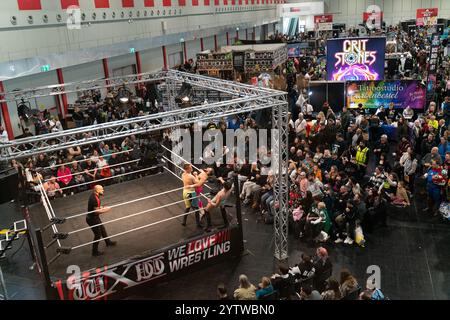 DORTMUND, Deutschland. Dezember 2024. WXw Wrestling auf der German Film and Comic Con, einer zweitägigen Fankonvention Credit: Markus Wissmann/Alamy Live News Stockfoto