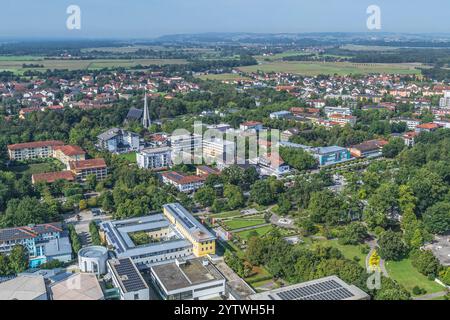 Aus der Vogelperspektive auf die Therme Bad Füssing rund um die Kurgärten im südlichen Stadtteil Passau Stockfoto