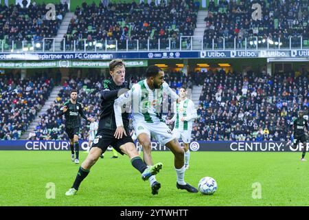 GRONINGEN - (r-l) Marvin Peersman vom FC Groningen, Nick Fichtinger vom PEC Zwolle während des niederländischen Eredivisie-Spiels zwischen dem FC Groningen und dem PEC Zwolle im Euroborg-Stadion am 8. Dezember 2024 in Groningen, Niederlande. ANP COR LASKER Stockfoto