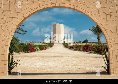 Das italienische Kriegsdenkmal in El Alamein ist ein italienischer Kriegsfriedhof, ein Museum und eine Gedenkstätte für die italienischen Soldaten, die in El Alamein kämpften Stockfoto